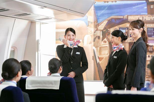お客様の空の旅をチームで支え、空港の最前線で働くエキスパートへ